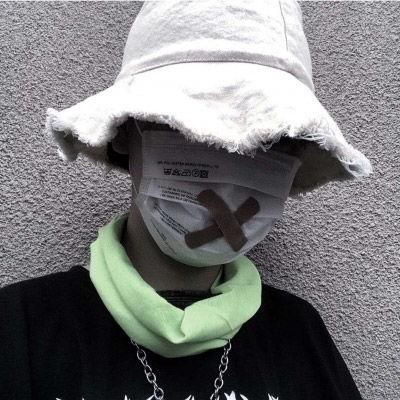 欧美带帽子男孩图片,戴帽男孩的时尚风采